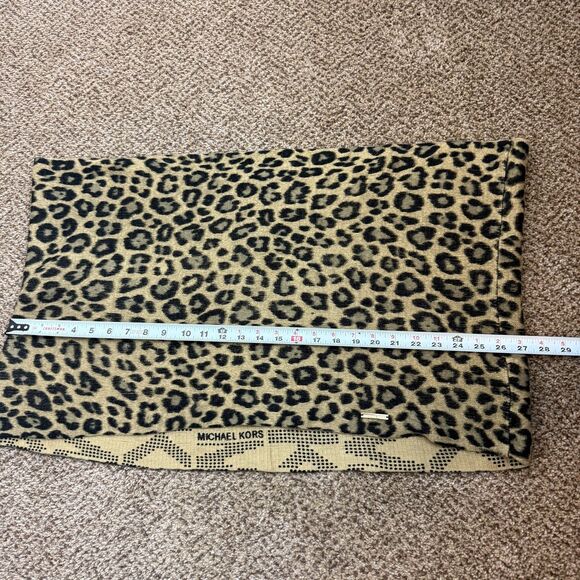 Michael Kors Leopard Print Round Scarf Infinity - Picture 8 of 8